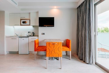 Junior Suite (Building Suites)