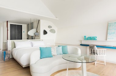 Romantic Pool Water Villa