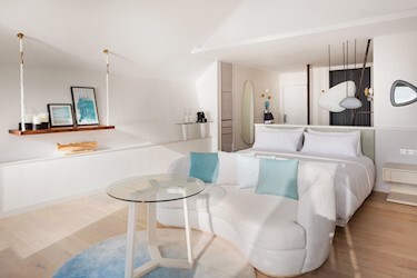 Romantic Pool Water Villa