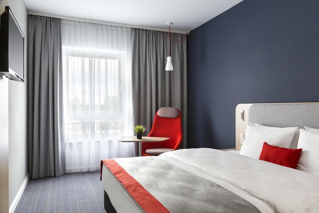 Готель Holiday Inn Express Duesseldorf - City North 3*
