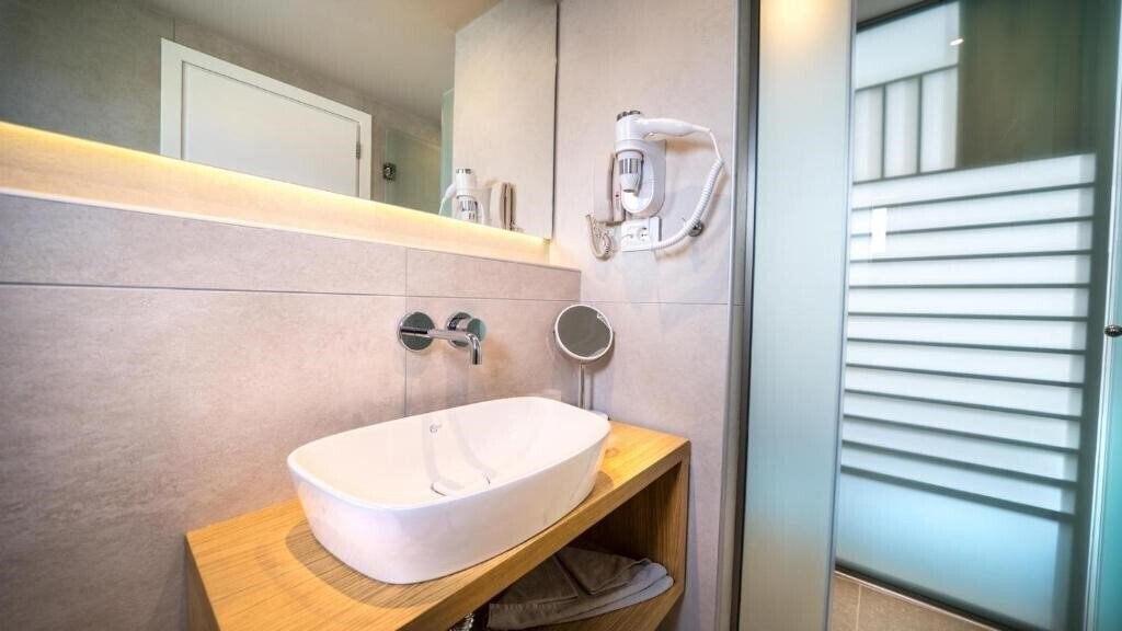 Фотография Adele Beach Hotel 4*