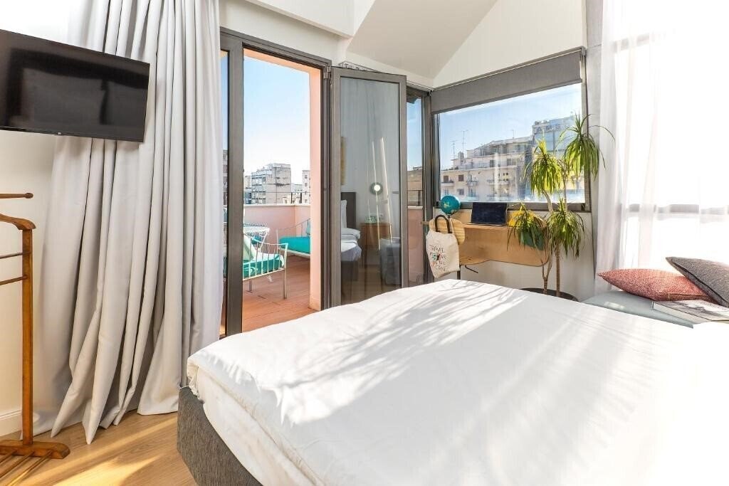 Картинка The Caravan 1*