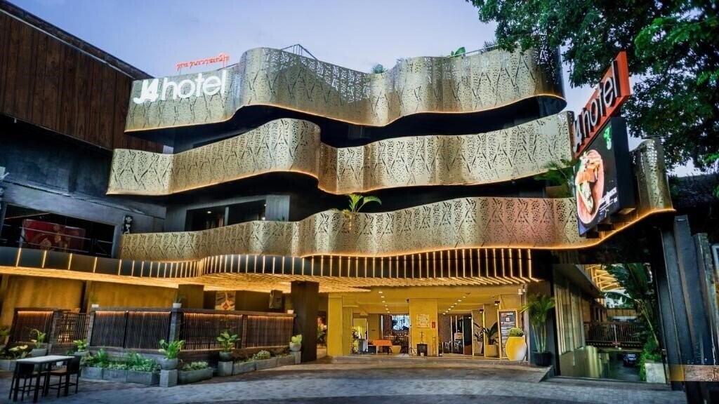 Zdjęcie J4 Hotels Legian 4*