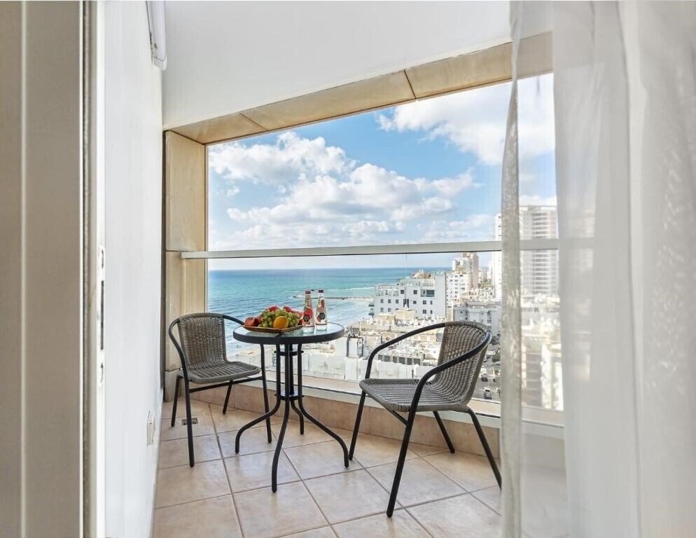 Zdjęcie Leonardo Suite Tel Aviv Bat Yam (ex. Mercure Suites Bat Yam) 4*