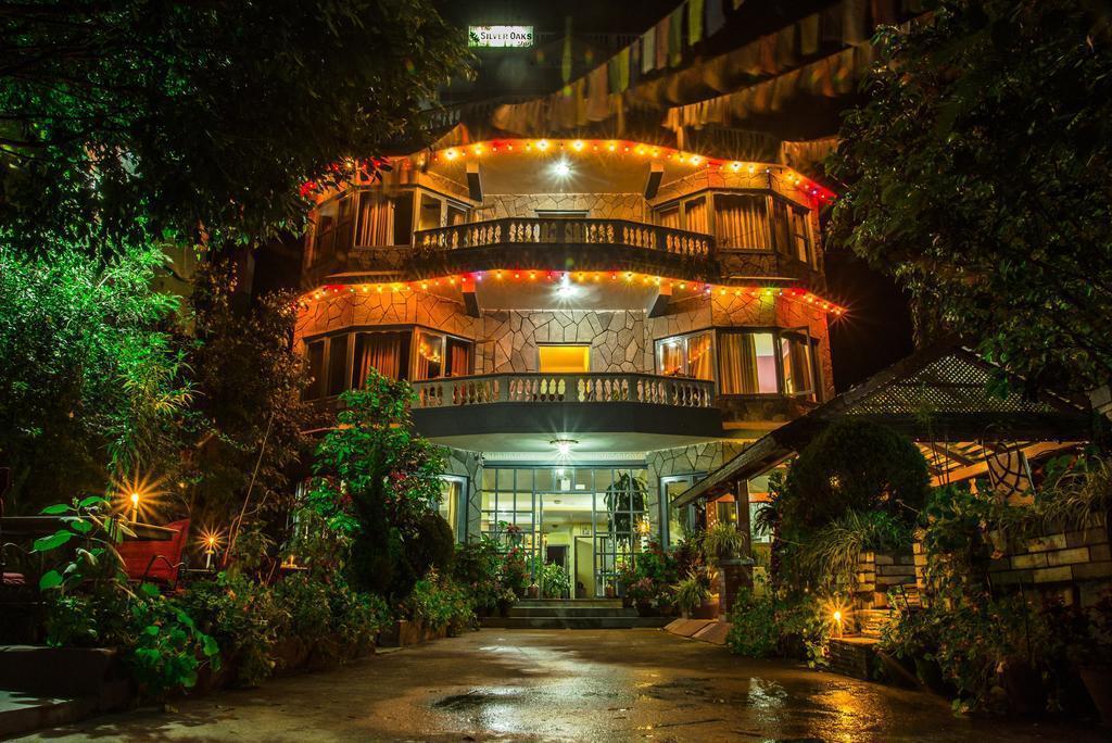 Готель The Silver Oaks Inn 3*