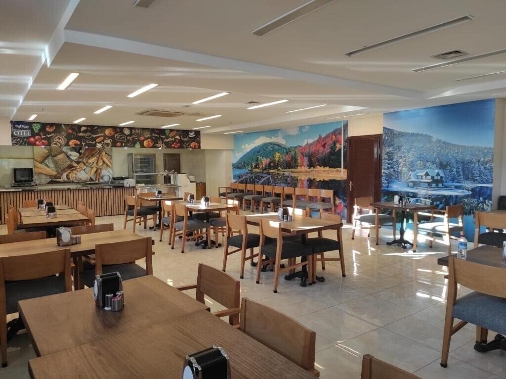 Zdjęcie Highway Hotel (ex. Highway Otel) 4*